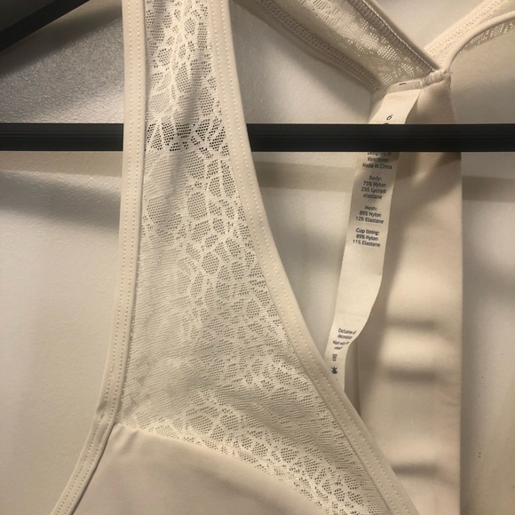 Lululemon white sports bra. Size 6. - Picture 4 of 4